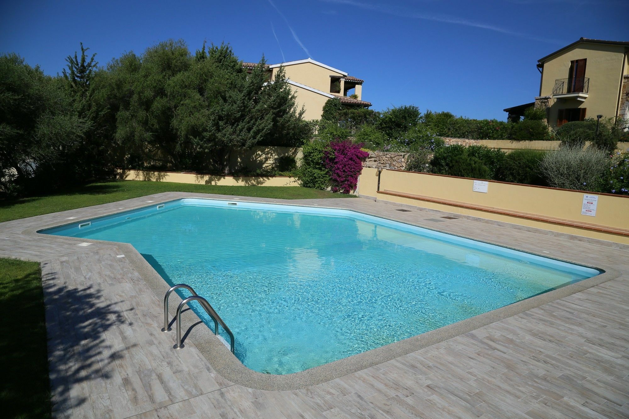 Delia Apartments San Teodoro  Eksteriør bilde