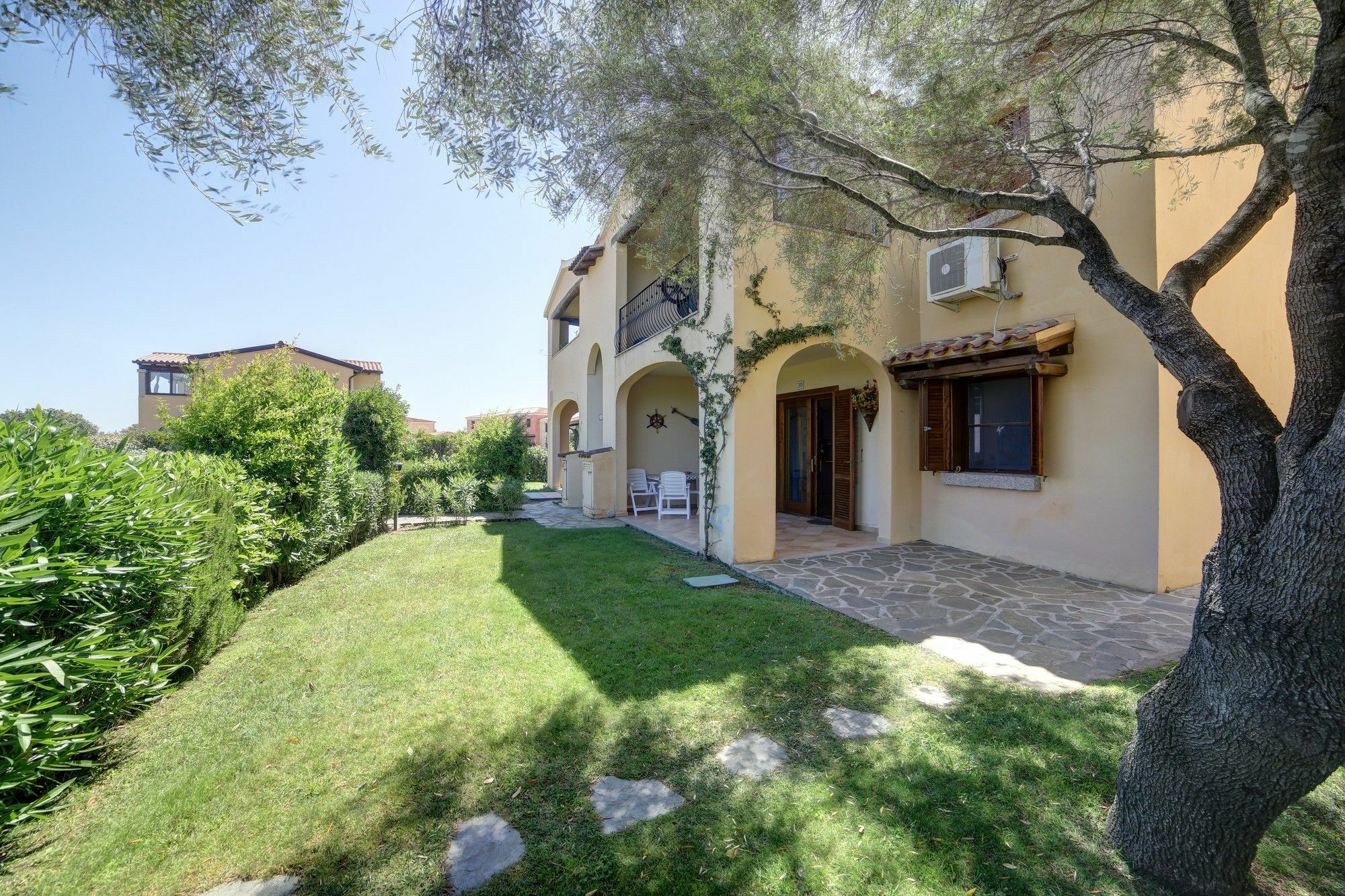 Delia Apartments San Teodoro  Eksteriør bilde